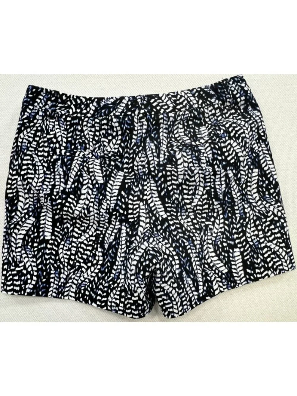 White House Black Market Womens Chino Shorts Flat Front Sz 4 Multi Feather Print